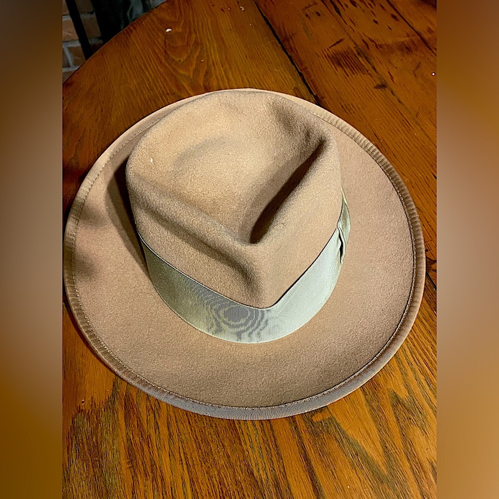 Men’s or women’s fedora all wool by the Chicago Hat Co. 100% sz 7.00 used gently